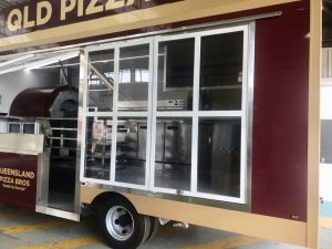 Side view of the QLD Pizza Bros food truck.