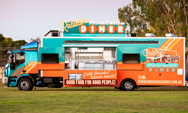 Side view of Robbie’s Roadside Diner truck.