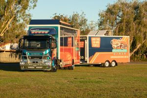 Front view of Robbie’s Roadside Diner truck.