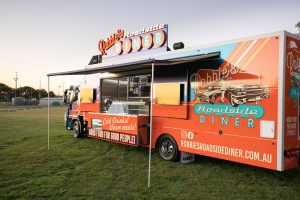 Side view of Robbie’s Roadside Diner truck.