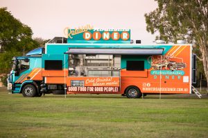 Side view of Robbie’s Roadside Diner truck.