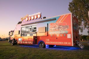 Side view of Robbie’s Roadside Diner truck.