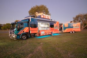 Side view of Robbie’s Roadside Diner truck.