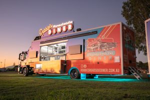 Side view of Robbie’s Roadside Diner truck.